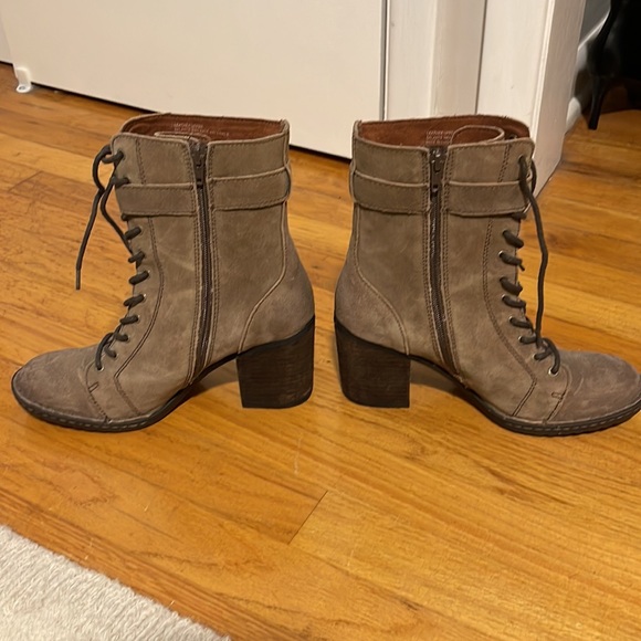 EUC Born Cass Boots - size 8 - Picture 8 of 12